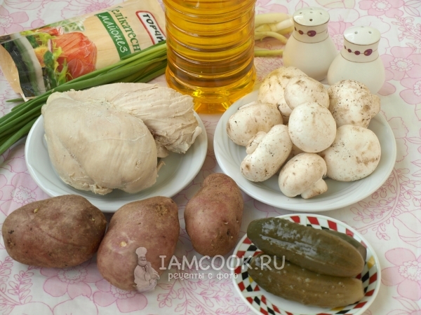 Ингредиенты для салата с курицей, шампиньонами и огурцами