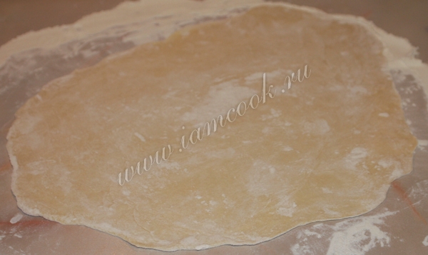 фотография раскатки теста для пельменей