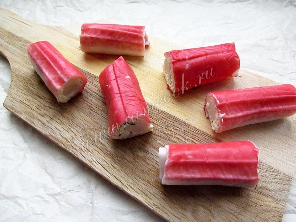 Свернуть крабовые палочки