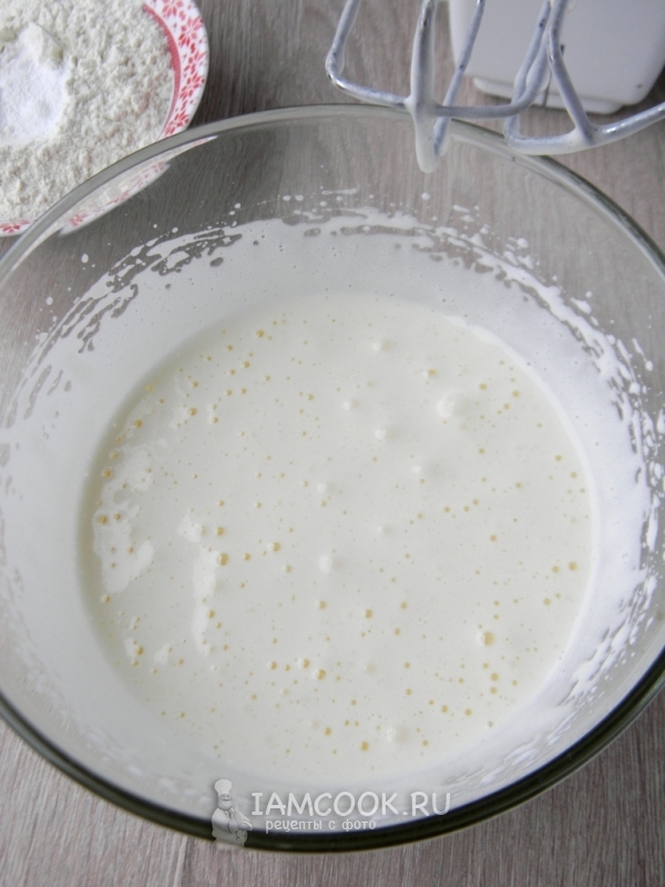 Взбить яйца с сахаром