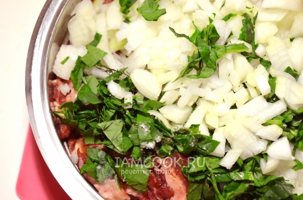 Мясо с зеленью и луком