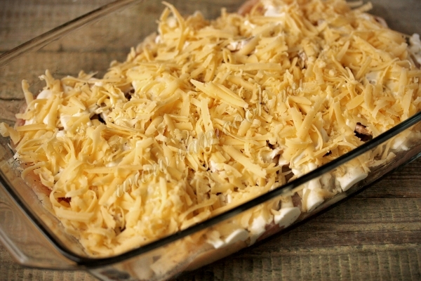 Добавить тертый сыр