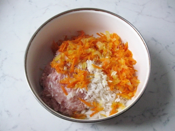 Фарш, рис и морковь