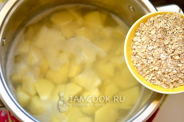 Добавить Геркулес в кастрюлю
