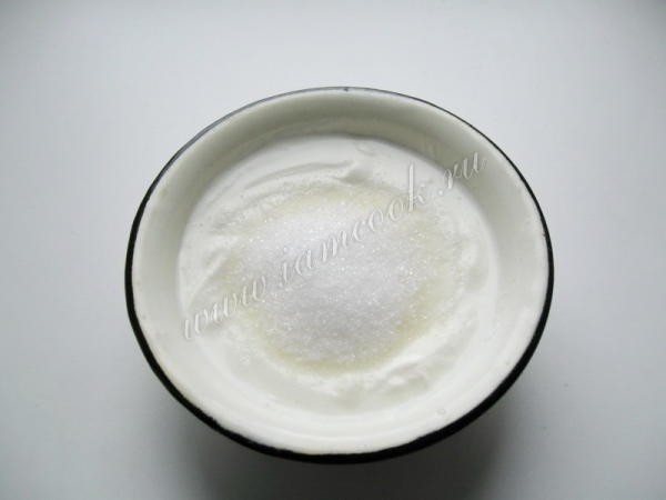 Сметана с сахаром