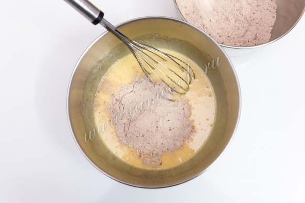 Мука с разрыхлителем и какао