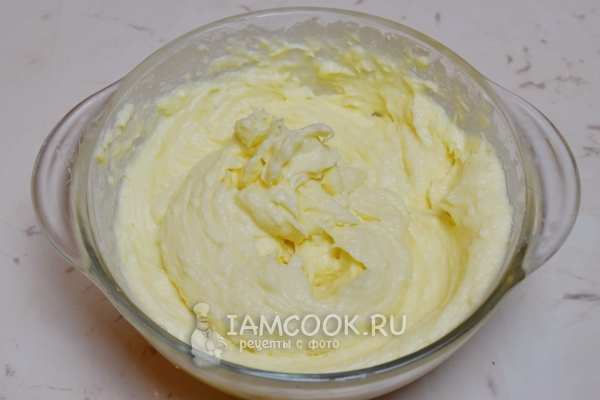 Взбить сгущенку с маслом