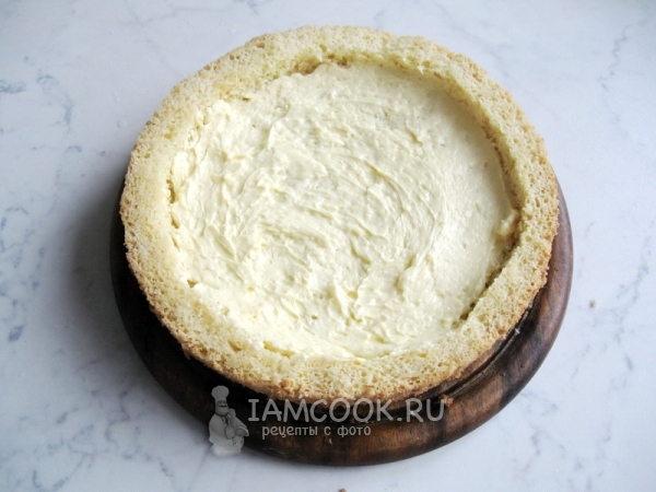 Смазать бисквит изнутри