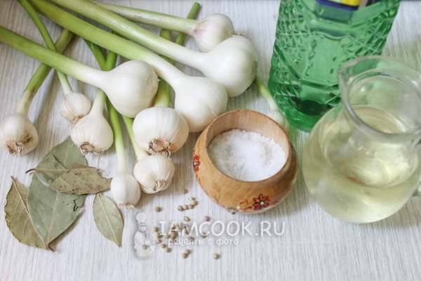 Ингредиенты для маринованного чеснока на зиму