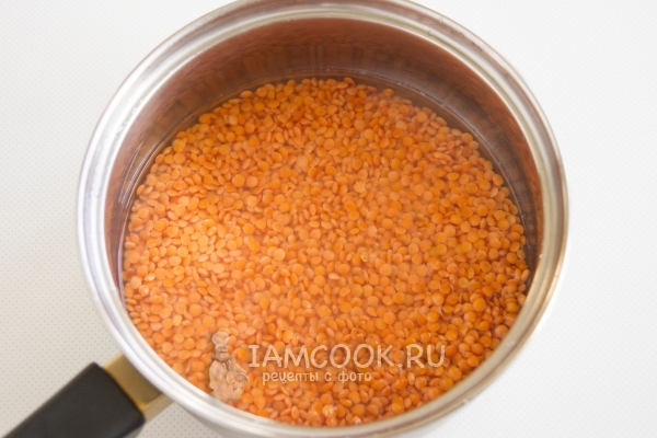 Положить чечевицу в воду