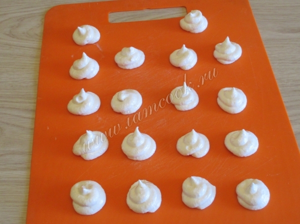 Выкладываем зефирки