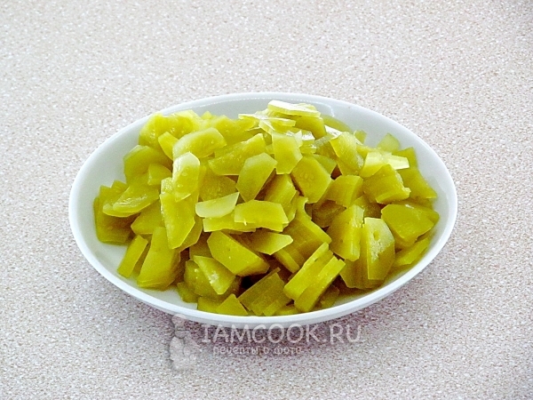 Порезать огурцы