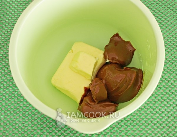 Соединить масло со сгущенкой