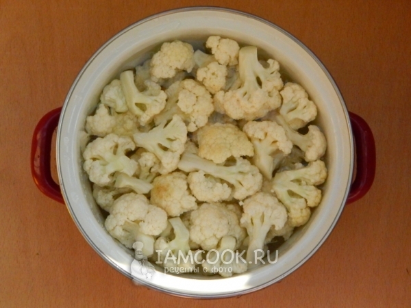 Положить капусту в воду с солью и лимонкой