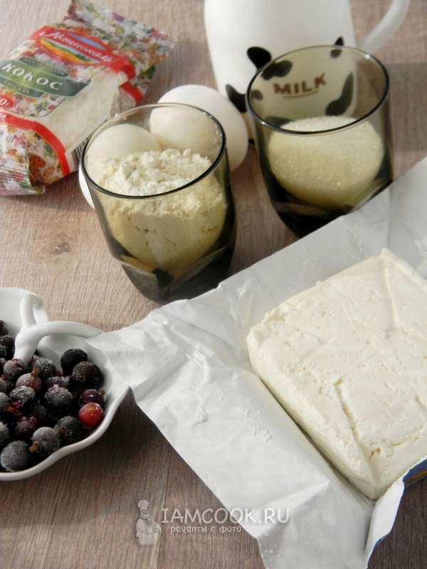 Ингредиенты для творожно-кокосовой запеканки с ягодами