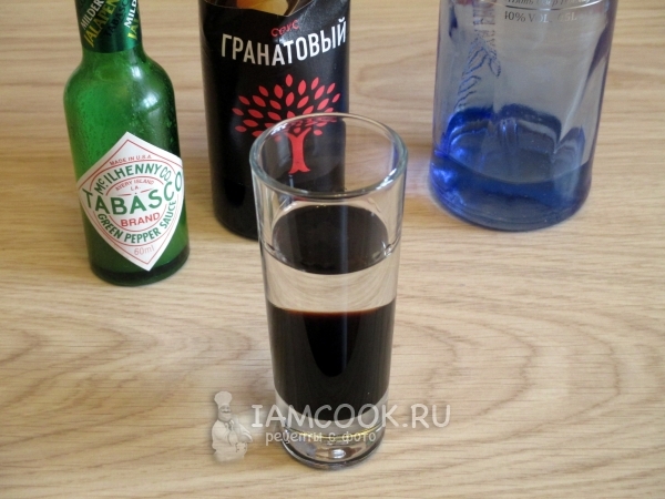 Влить гранатовый соус