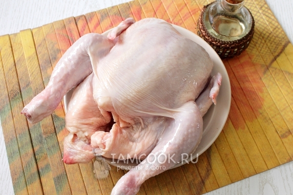 Смазать курицу маслом
