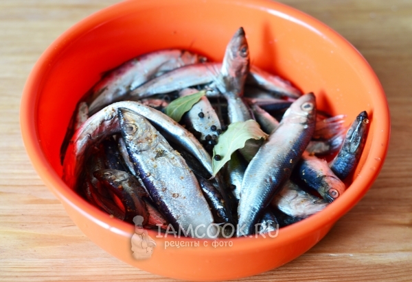 Как солить кильку в домашних условиях?