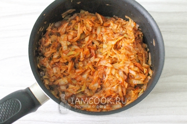 Готовая тушеная капуста с паприкой