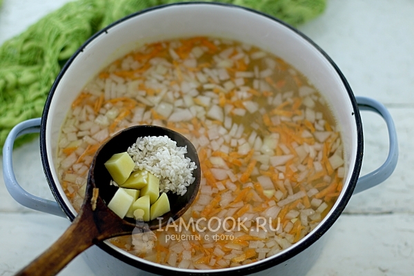 Добавить рис и картофель