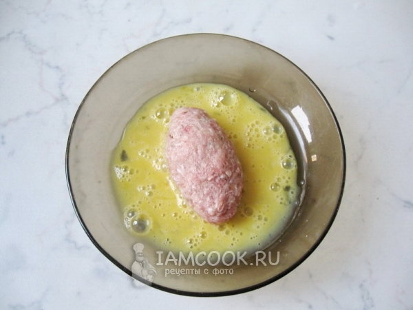 Зразы обмакнуть в яйце