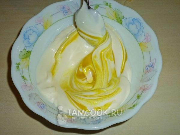 Смешать майонез и горчицу