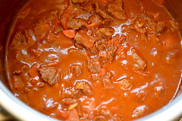 Тушить говядину в томате