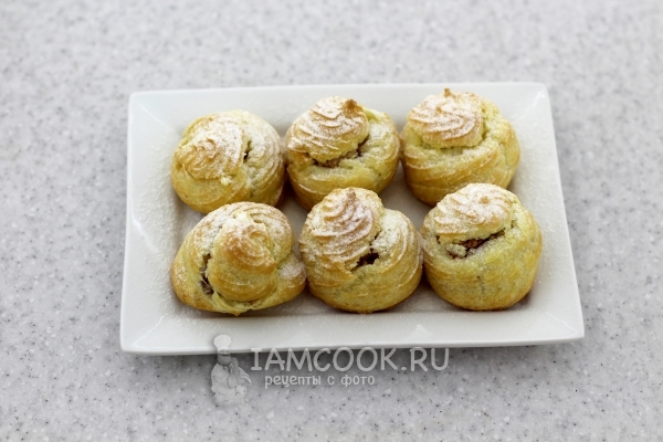 Посыпать сахарной пудрой