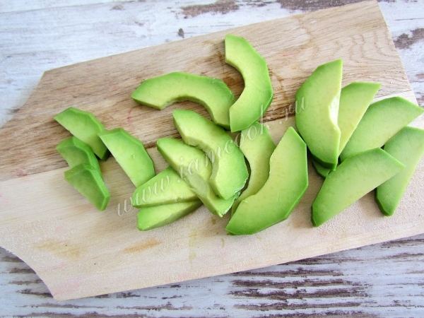 Авокадо дольками