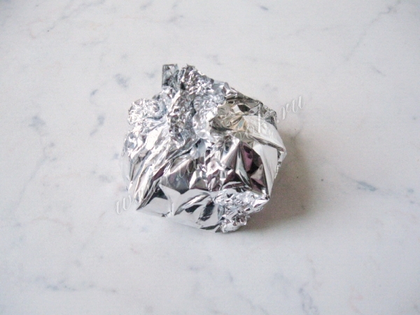 Треску завернуть в фольгу