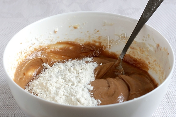 Всыпать муку