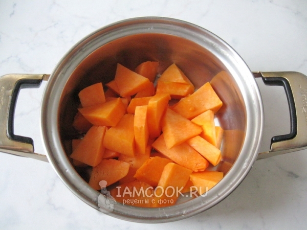 Тыква в кастрюле