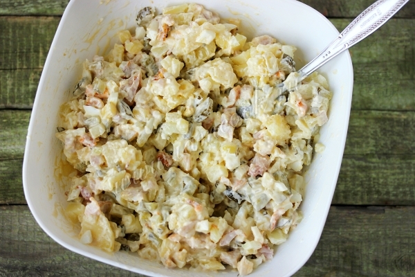 Перемешать салат Шишка