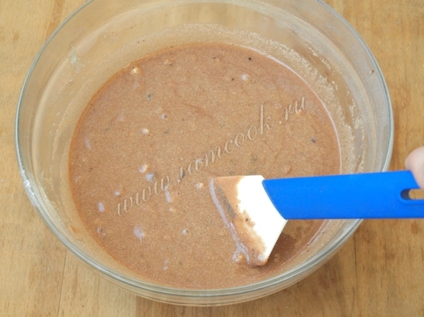 Сухие и жидкие ингредиенты для теста