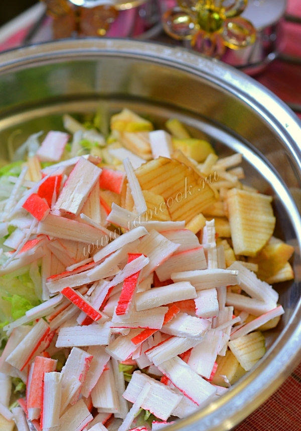 Соединить ингредиенты для салата