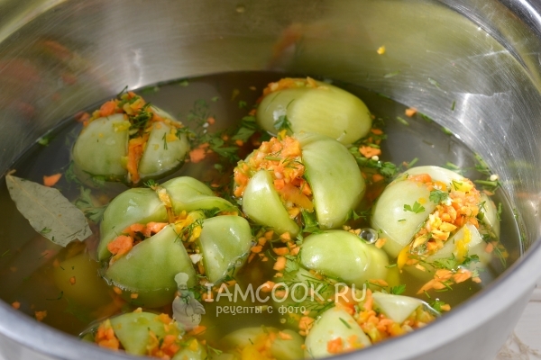 Залить помидоры рассолом