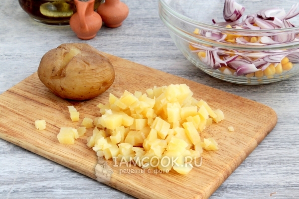 Нарезать картофель