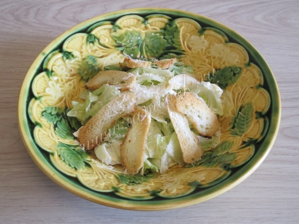 Оформить салат Цезарь