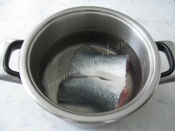 Форель в кастрюле
