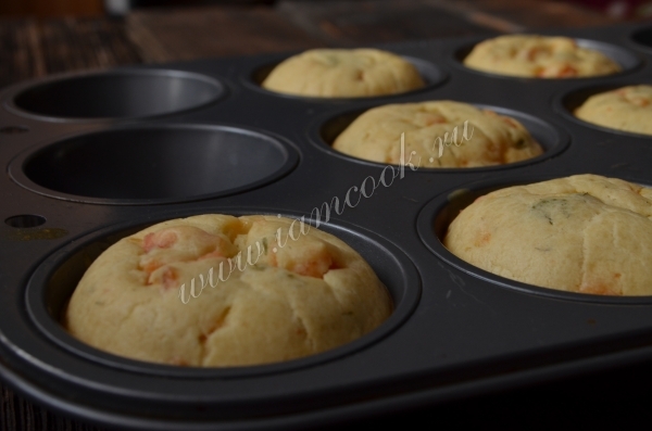 Запеченные маффины с рыбой