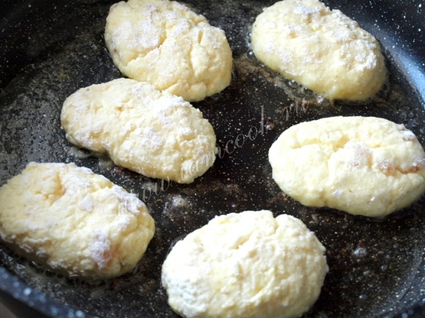 жарим сырники на манке