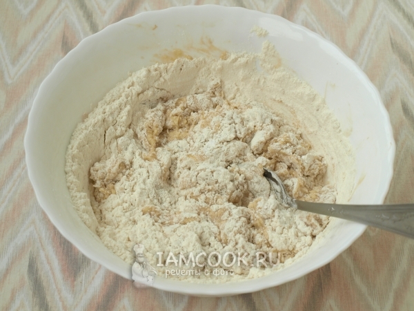 Всыпать муку