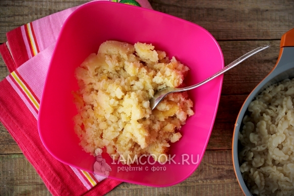 Размять сваренную картошку