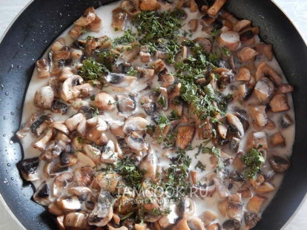 Тушение грибов в сливках