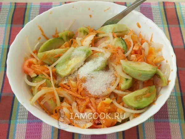 Всыпать соль и сахар