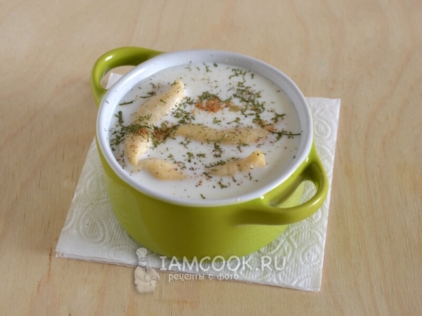 Влить молоко и всыпать специи