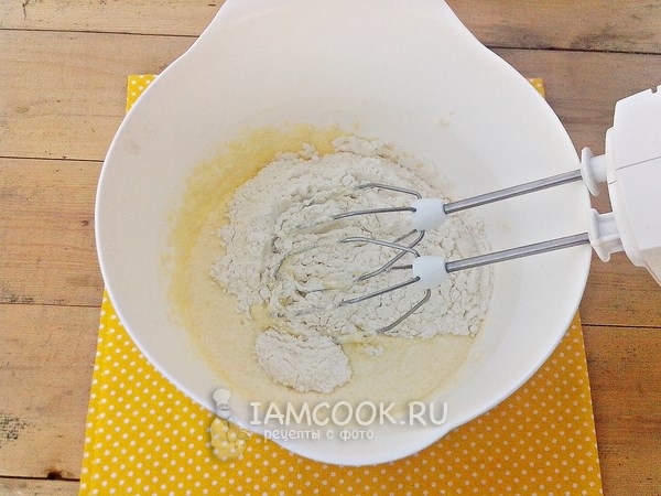 Всыпать муку