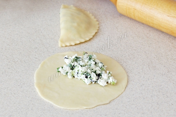 Лепим чебуреки