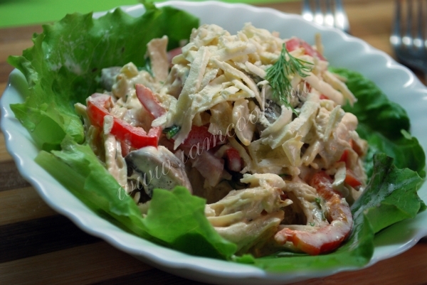 Фото куриного салата с ветчиной