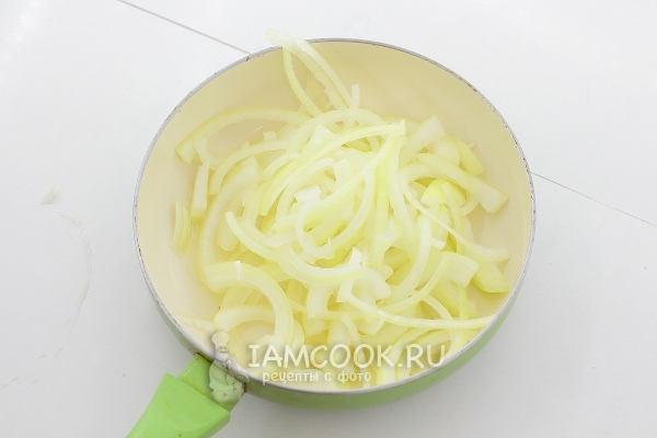 Обжарить лук